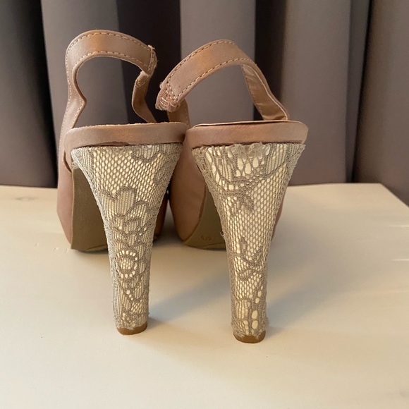 Forever Heel w/platform - Picture 3 of 3